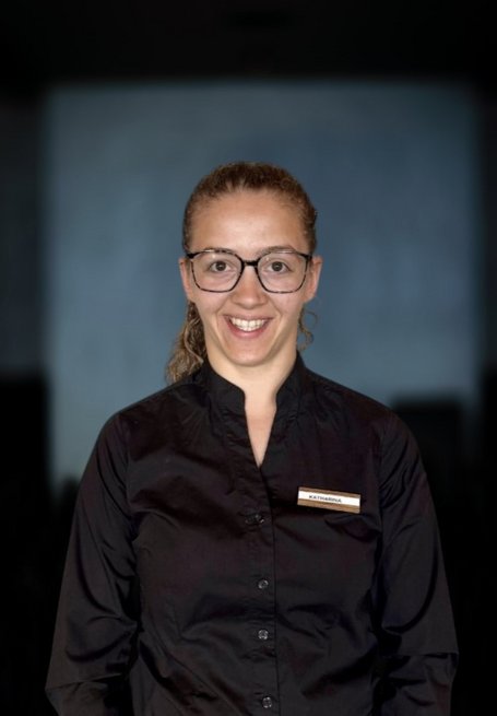 Katharina - Chef de Rang | in Mutterschaft