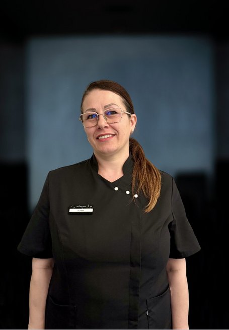 Elvira - Housekeeping