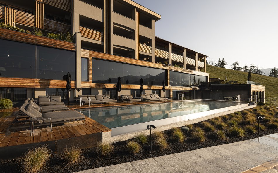 DAS GERSTL Alpine Retreat - Outdoor Infinity Pool